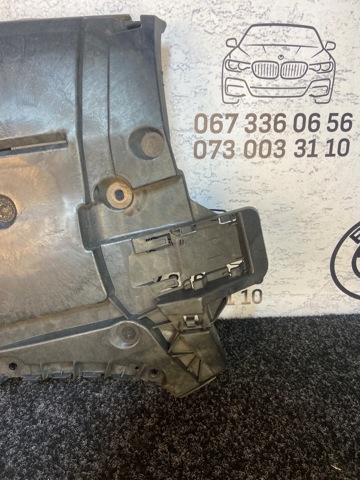 Правый кронштейн заднего бампера 51127387300 BMW