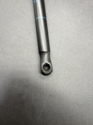 Амортизатор капота газовый 51237294524 BMW