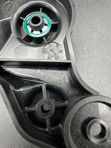 BMW 51237326517 Кронштейн ручки открывания капота в наличии Киев