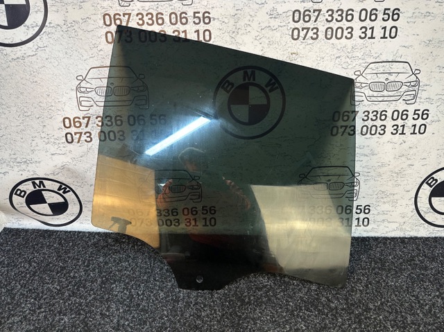 Стекло задней двери, левой 51357470629 BMW
