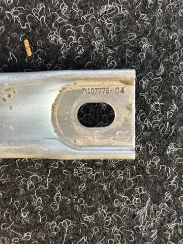 Распорка передних стоек подвески правая 51617407776 BMW