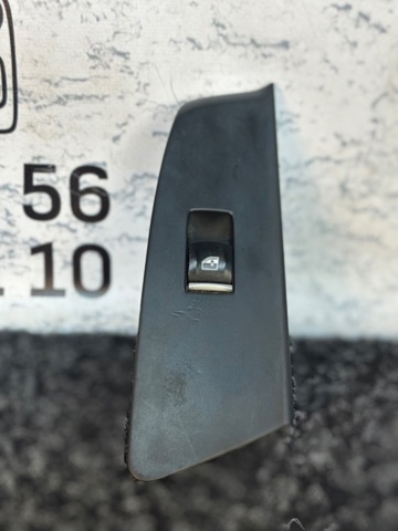 Кнопка стеклоподъемника передняя правая 61319327031 BMW