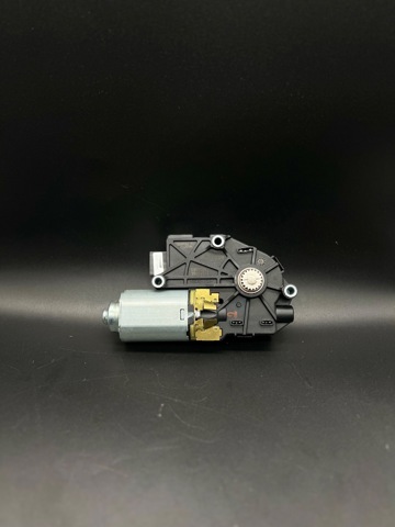67617316535 BMW Мотор привода люка купить в Киев