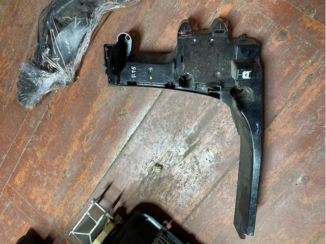 Кронштейн бампера заднего, правый 51128054020 BMW