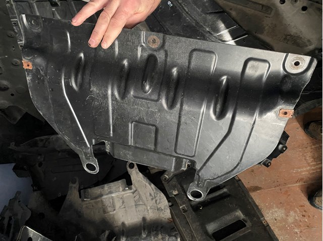 Защита двигателя передняя 6850067 BMW