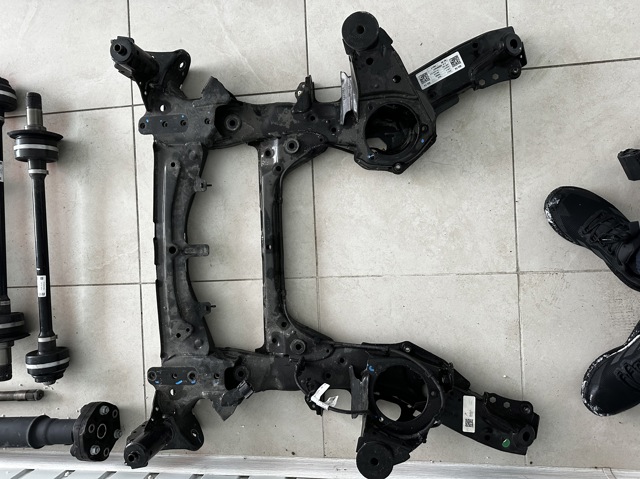 Поперечина передней подвески 6884852 BMW