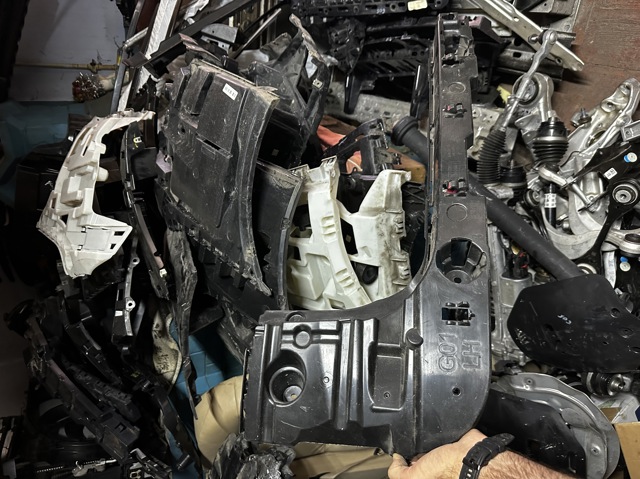 Крепление бамера левое 7400665 BMW