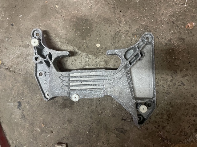 Балка крепления коробки передач 22319485312 BMW