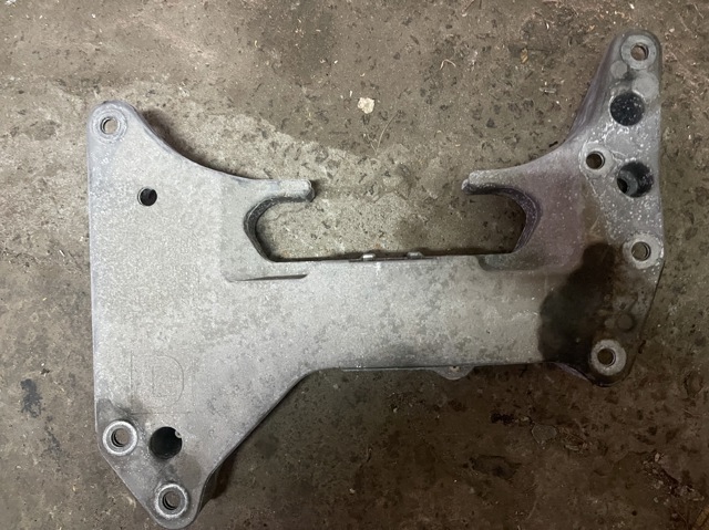 BMW 22319485312 Балка крепления коробки передач в наличии Запорожье