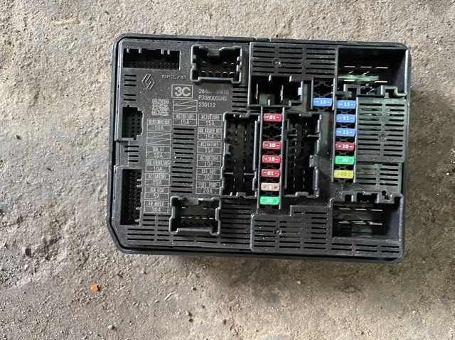 Коробка предохранителей 284B76RA1D NISSAN