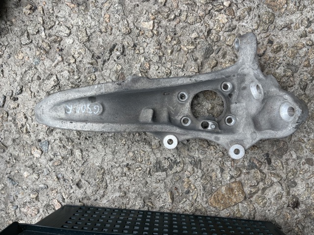 Цапфа поворотная левая 31206884381 BMW