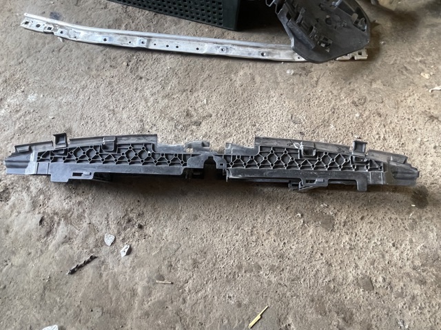 51137497285 BMW Диффузор радиатора охлаждения нижний купить в Чернигов