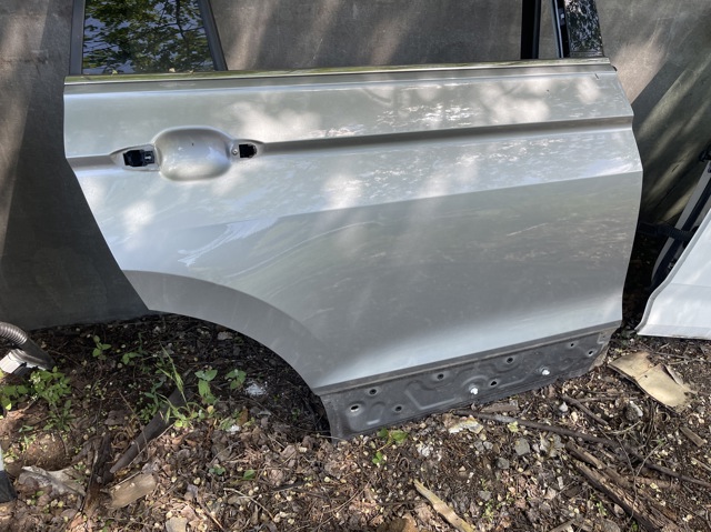 VAG 5NN833056C Дверь задняя правая в наличии Чернигов
