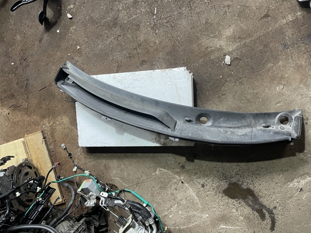 Водосток лобового стекла, жабо 668626RR1B NISSAN