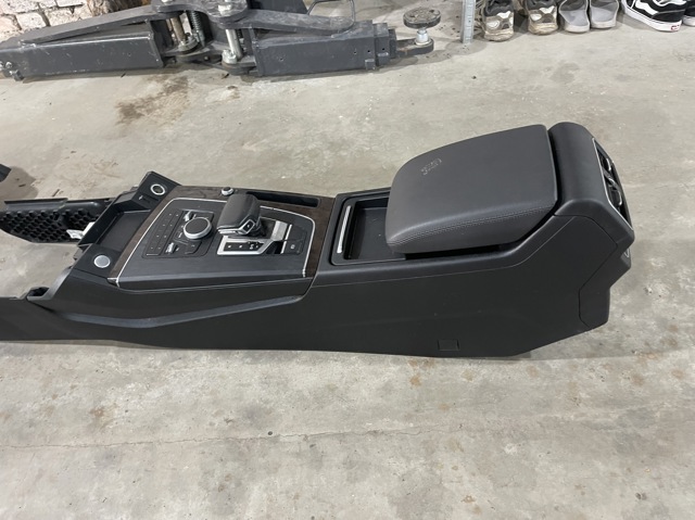 Консоль центральная панели управления 80B863241A VAG