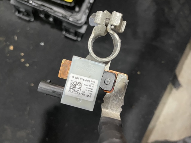 VAG 8S0915181C Кабель массы аккумулятора (АКБ) в наличии Чернигов