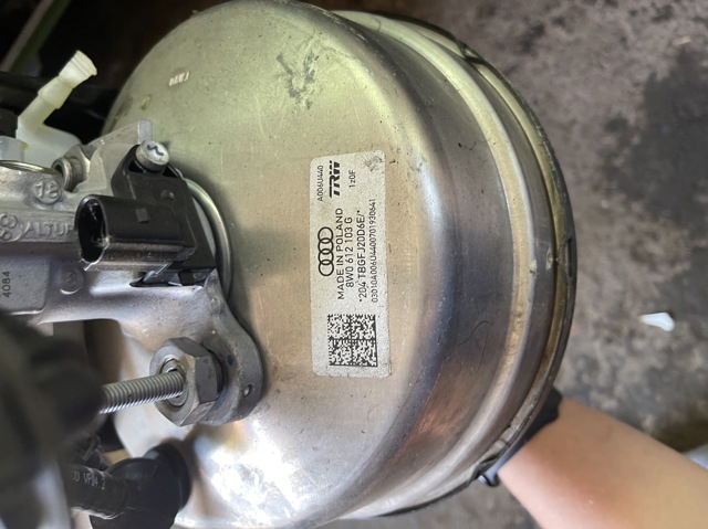 Вакуумный усилитель тормозов 8W0612103G VAG