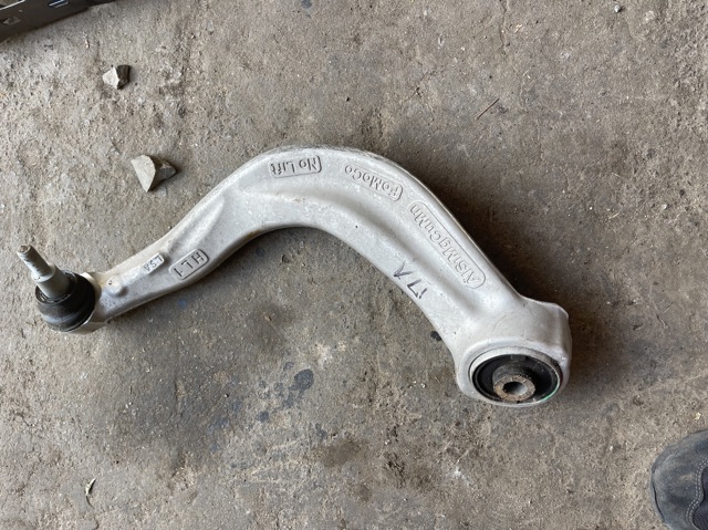 Рычаг передней подвески нижний, правый LB5Z3082B FORD