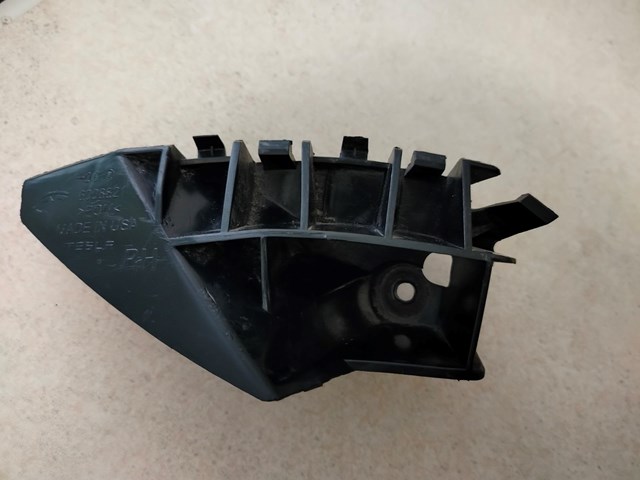 TESLA 600882100D Кронштейн бампера переднего внешний правый в наличии Черкассы