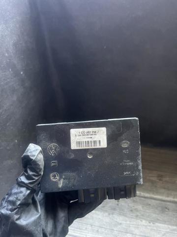 Блок управления центральным замком 1C0962258J VAG