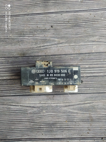 Регулятор оборотов вентилятора охлаждения (блок управления) 1J0919506E VAG