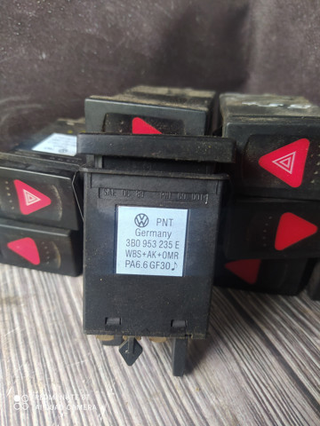 Кнопка аварийного сигнала 3B0953235E VAG