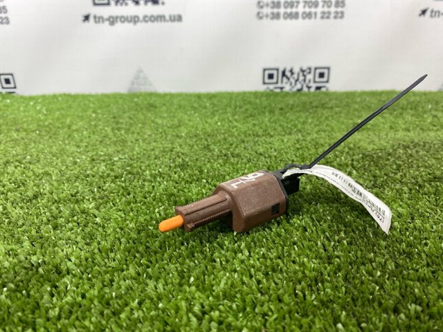 104468100B TESLA Датчик включения стопсигнала купить в Сумы