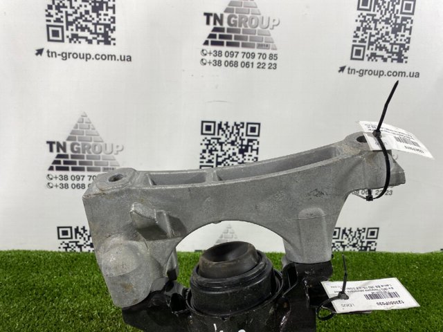 Кронштейн подушки (опоры) двигателя, правой 12341F0010 TOYOTA