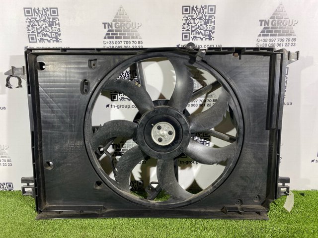 Диффузор радиатора охлаждения в сборе с мотором 1636025020 TOYOTA