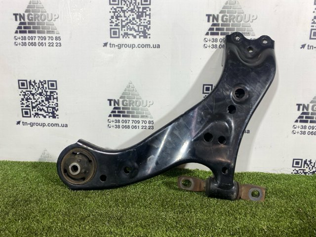 Рычаг передний нижний левый 4806942070 TOYOTA