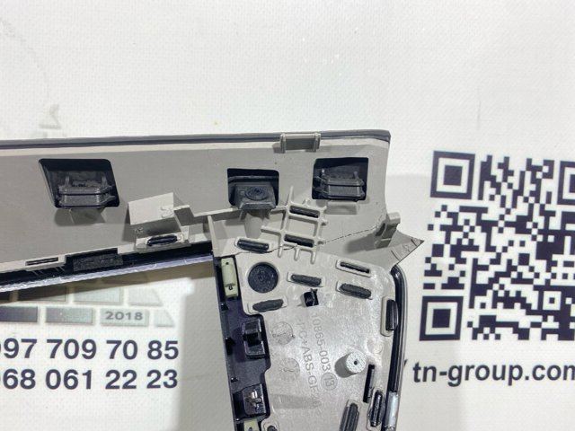 VAG 4K1857200GV58 Молдинг (накладка) приборной панели "торпедо" правый в наличии Киев