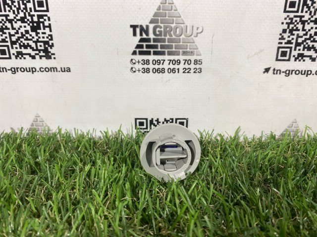 VAG 5G0857561BRM5 Фиксатор солнцезащитного козырька в наличии Чернигов
