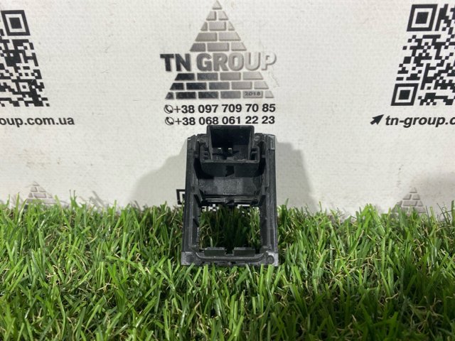 VAG 5NA919225B Кнопка аварийки в наличии Тернополь
