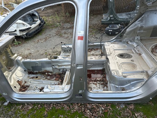 5NN809219B VAG Стойка кузова центральная левая купить в Чернигов