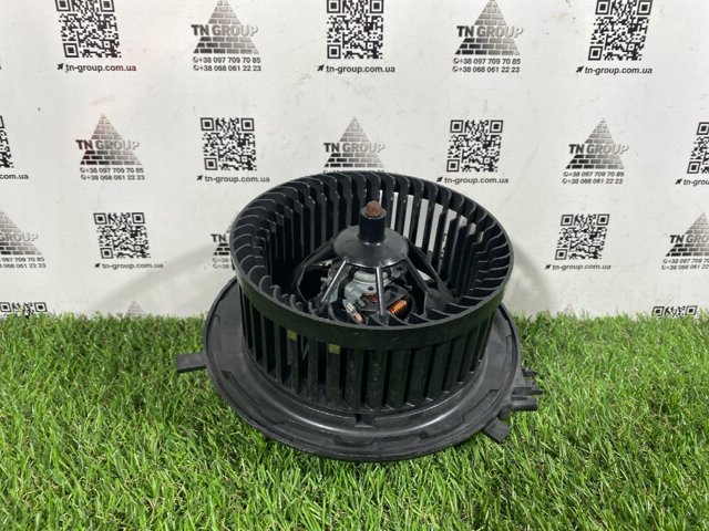 Моторчик печки Фольксваген Пассат B8