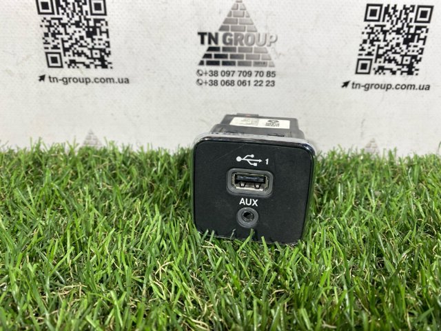 CHRYSLER 5XG28DX9AD USB-разветвитель в наличии Украина
