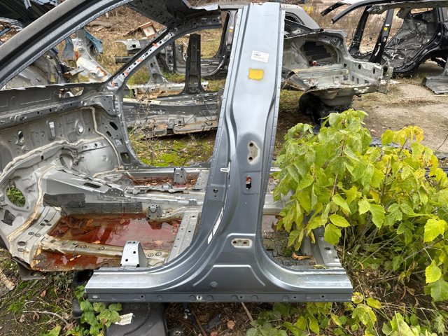 Амортизационная стойка центральная, левая 613120E080 TOYOTA
