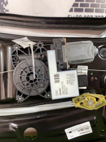 Моторчик стеклоподъемника двери задней, правой 61359854232 BMW