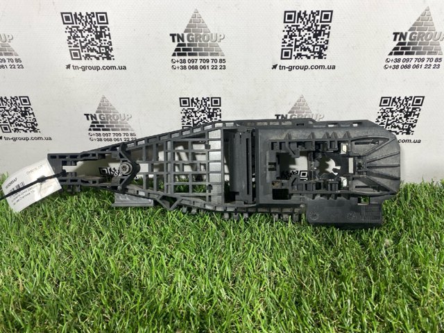 68082689AF Держатель наружной ручки двери задней левой купить Николаев
