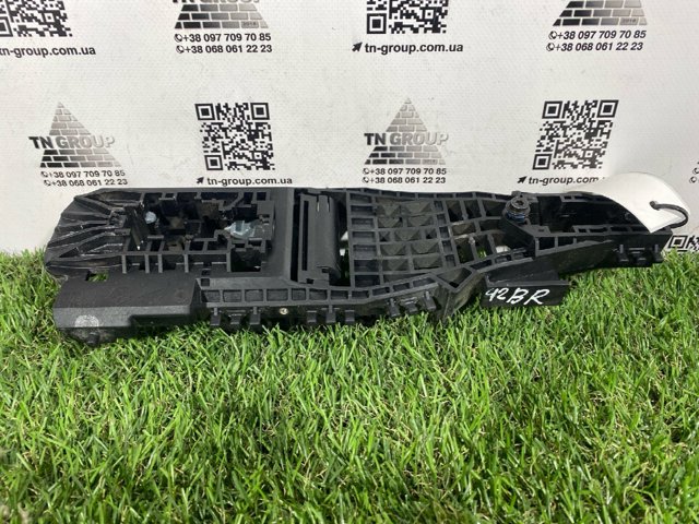 Держатель наружной ручки двери, задней правой 68084836AF CHRYSLER