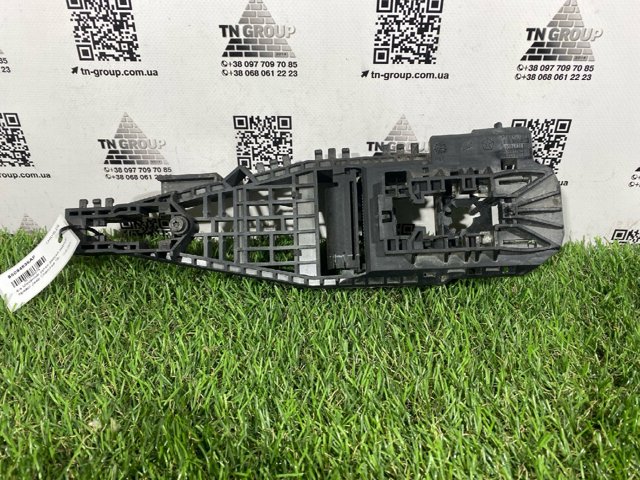 68084836AF Держатель наружной ручки двери задней правой купить Черновцы