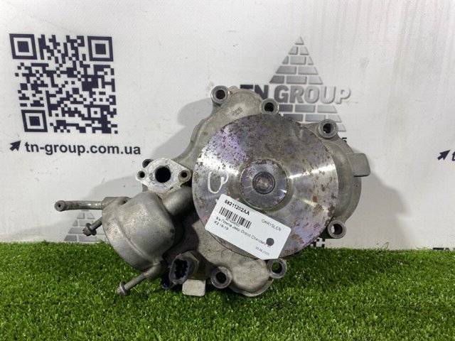 Водяной насос 68211202AA CHRYSLER