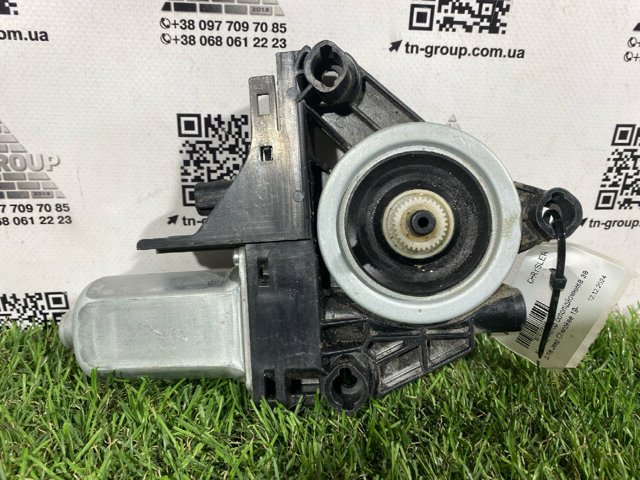 68227367AA CHRYSLER Мотор стеклоподъемника двери задней левой купить в Киев