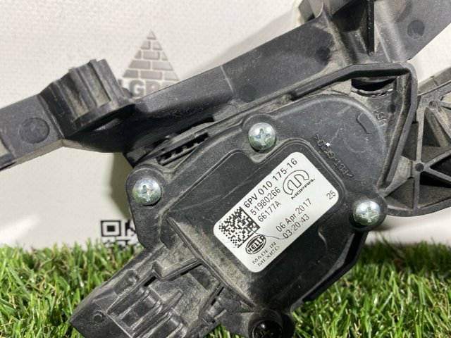 CHRYSLER 68255373AA Педаль газа в наличии Ровно