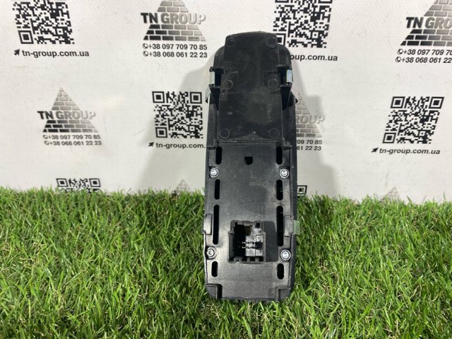 Кнопки переднего правого стекло подъемника 68268251AC CHRYSLER
