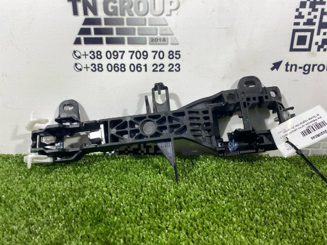 TOYOTA 692020R040 Держатель наружной ручки двери передней левой в наличии Каменское