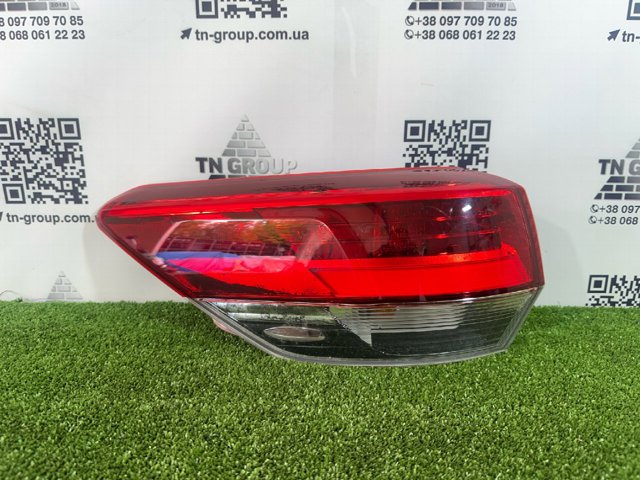 Задняя левая внешняя фара 815600E161 TOYOTA