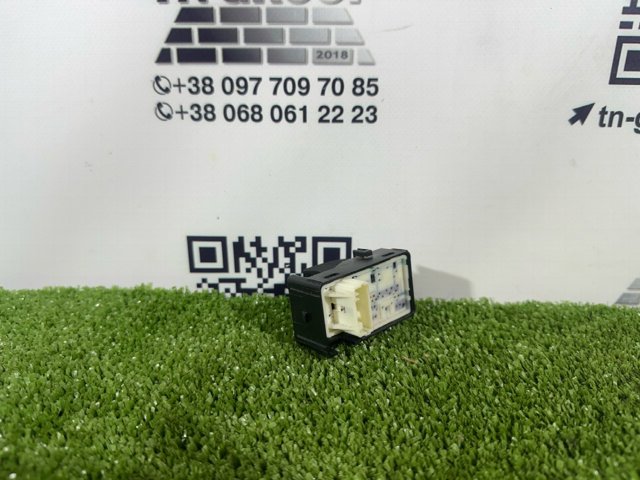 848100E040 TOYOTA Кнопочный блок управления стеклоподъемником задний купить в Николаев