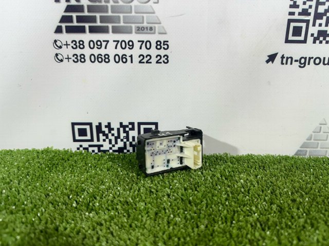 848100E040 TOYOTA Кнопочный блок управления стеклоподъемником задний купить в Ирпень