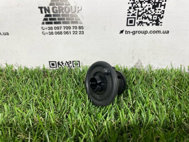 Буфер капота резиновый 8T0823433C VAG